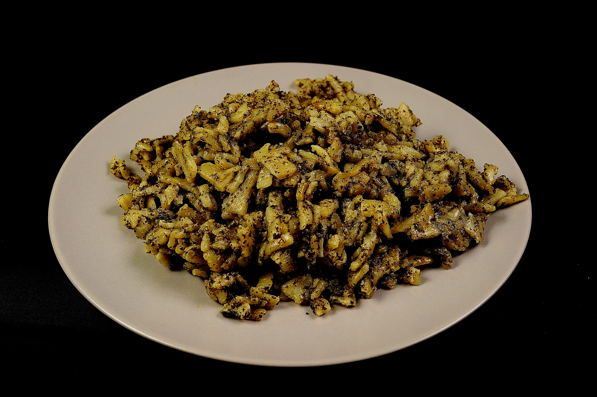 🍜 NUDLE S MÁKEM 🌸 8, domácí máslo, mletý mák, třtinový cukr, špetka vanilky, smetana 🌿 Sladká česká klasika, která pohladí duši i břicho – jemné, voňavé, s láskou dělané!